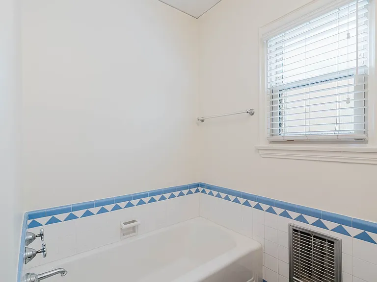 5962 San Vicente Blvd #4 — Photo 25
