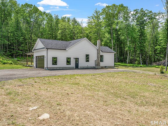 4th image of 461 Chestnut Hill Road