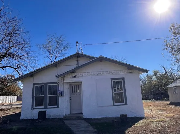 316 E 7th St, Coleman, TX 76834