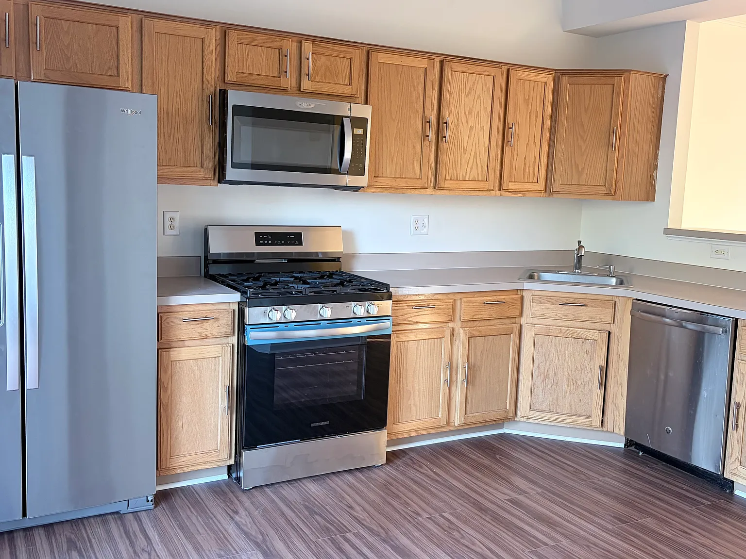 3 bed, 2.5 bath, 1742 sqft, $2,550 — Photo 1