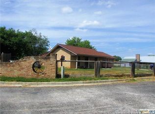 102 La Mesa Grande, Luling, TX 78648