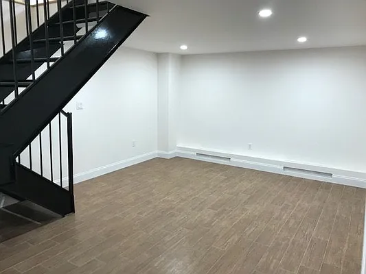 Rented by Salon Realty Corp | media 47