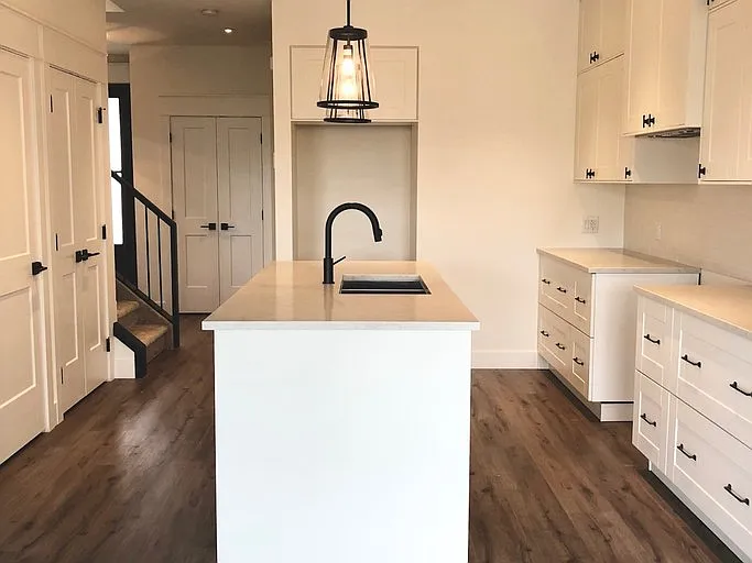 3 bed, 2.5 bath, 1587 sqft, $2,200 — Photo 4