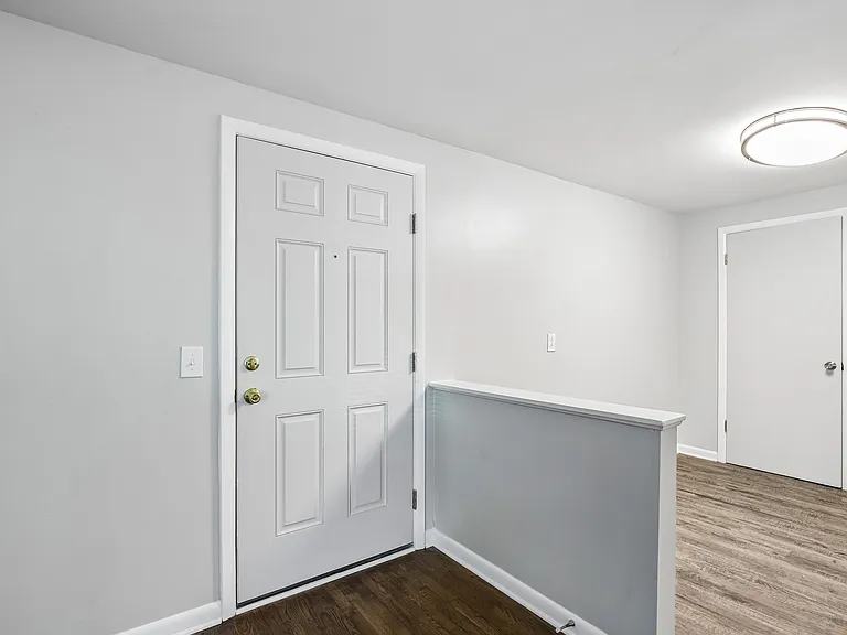Roberts Park Apartments — Photo 8