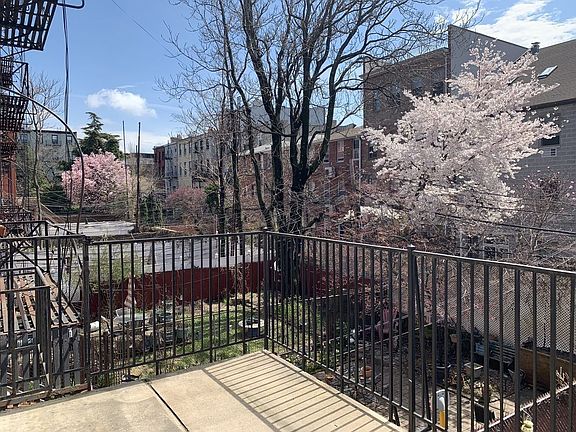 2nd image of 226 Sackett St APT 2L