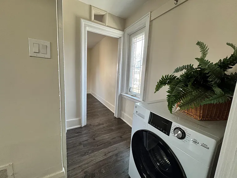 82 Owen St — Photo 10