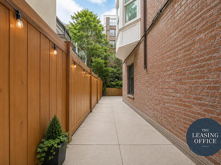 314 W 92nd St #1R — Photo 2