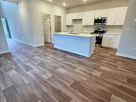 4th image of 500 Cambria Dr