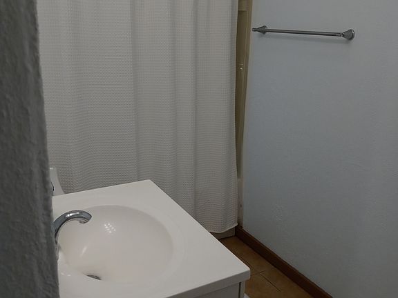 Downstairs bathroom with tub/shower.