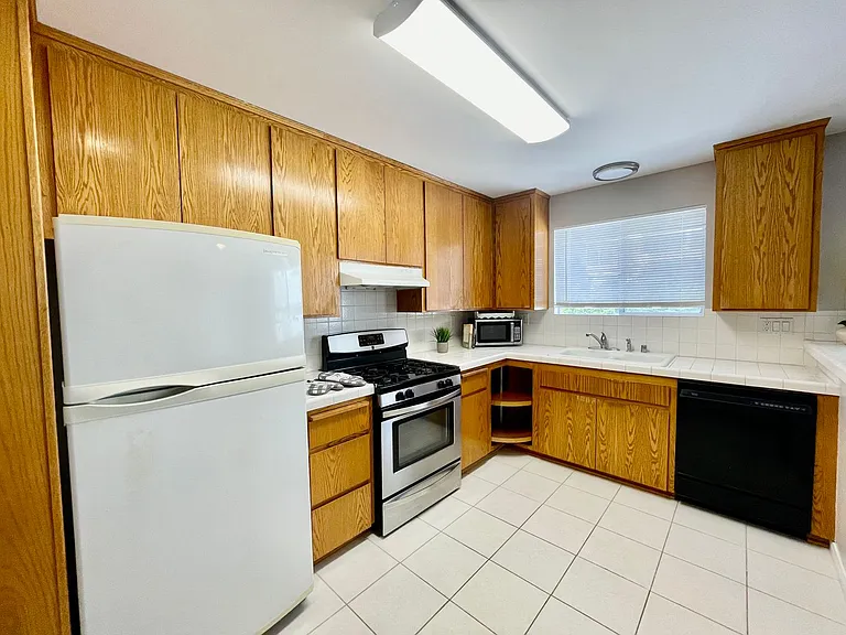 3552 Front St — Photo 6