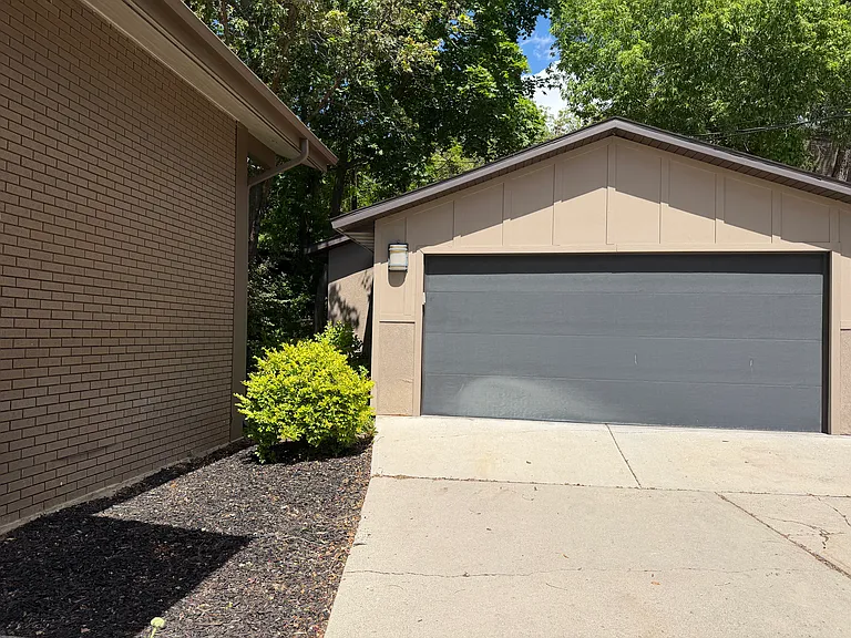 1825 S Foothill Dr — Photo 17