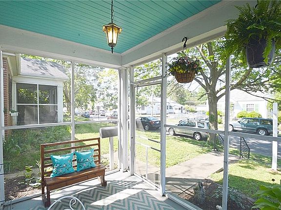 3rd image of 3217 Rosewood Ave