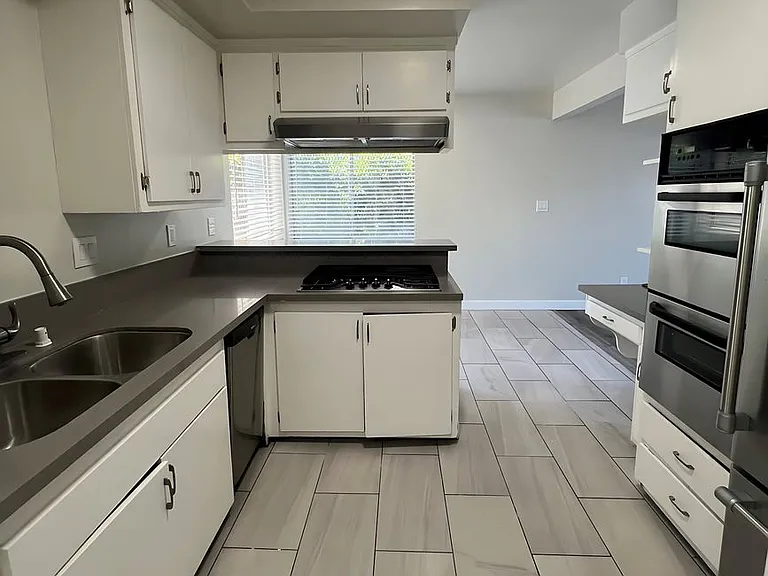 212 W Plymouth St — Photo 1