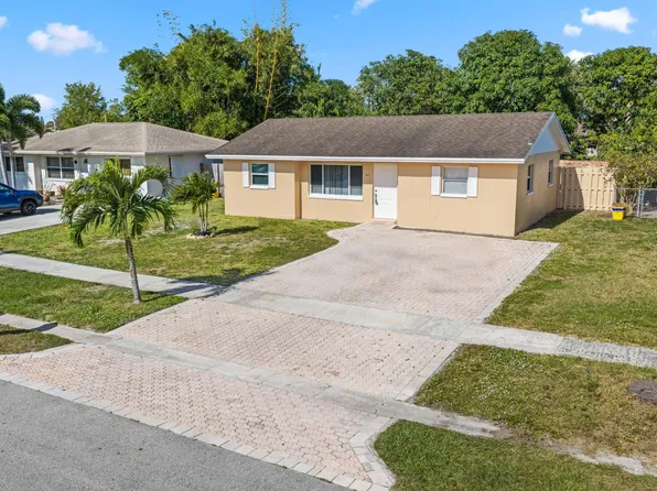5613 S 36th Street, Greenacres, FL 33463
