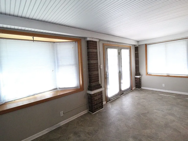 1312 W 39th St #1 — Photo 3