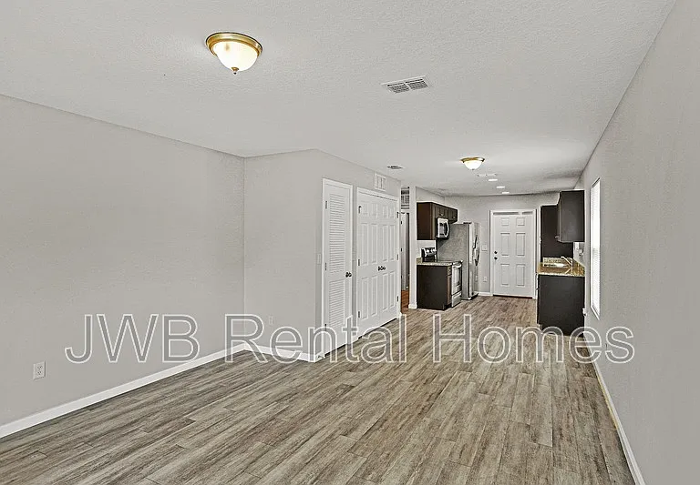 1419 McConihe St — Photo 4