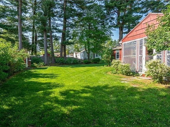 3rd image of 29 Pinebrook Dr