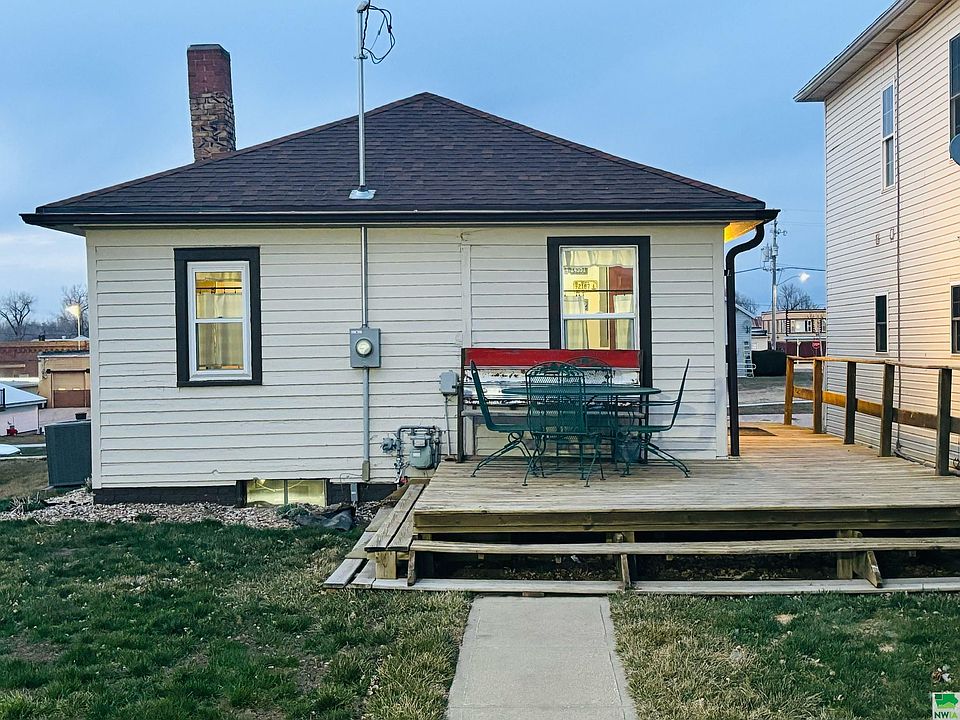 122 Jones St, Moville, IA 51039 Zillow