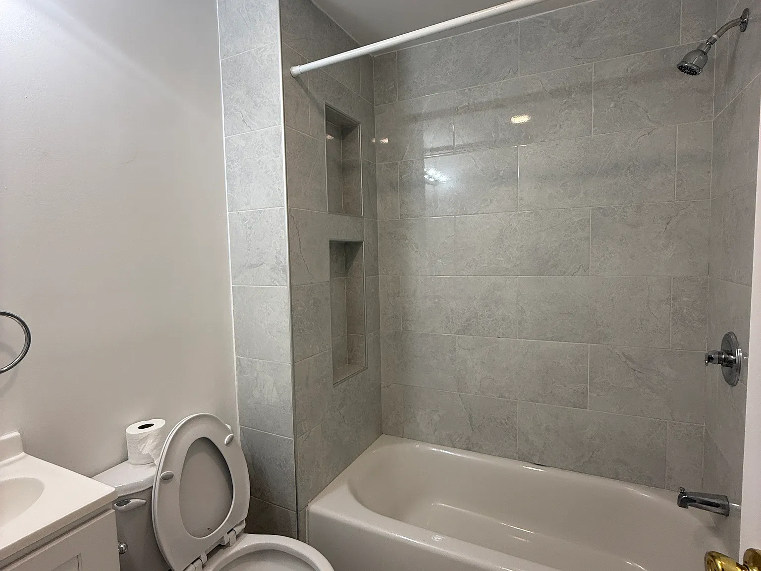 4 bed, 1100 sqft, $2,900 — Photo 4