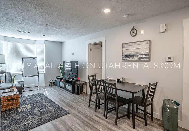 850 N University Ave #W — Photo 7