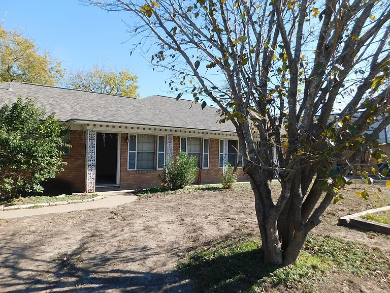 3601 Catalina Dr — Photo 1