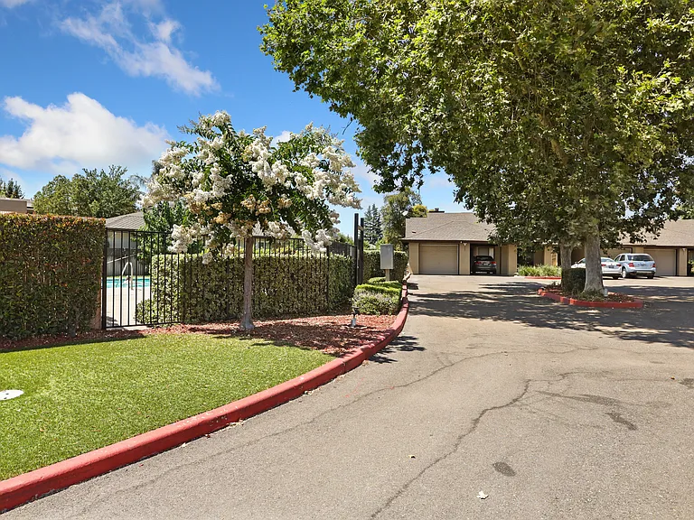 2249 Piccardo Cir — Photo 36