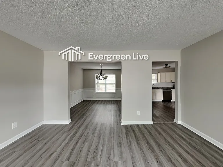 125 Edison Dr — Photo 3