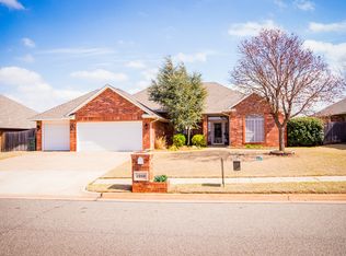 10120 Meredith Dr APT 4, Urbandale, IA 50322