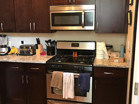 3rd image of 653 N Wolcott Ave APT 1N