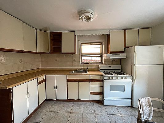 4th image of 30-18 32nd St #2
