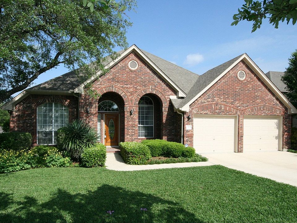 One-Story Home In Gated Stone Oak Community