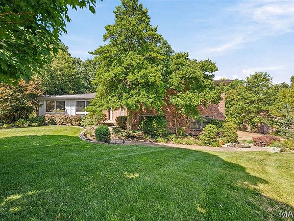 2nd image of 10806 Forest Circle Dr
