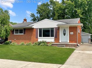29446 Tawas St, Madison Heights, MI 48071