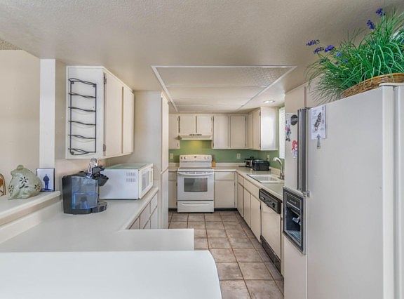5th image of 10709 E Bellflower Dr