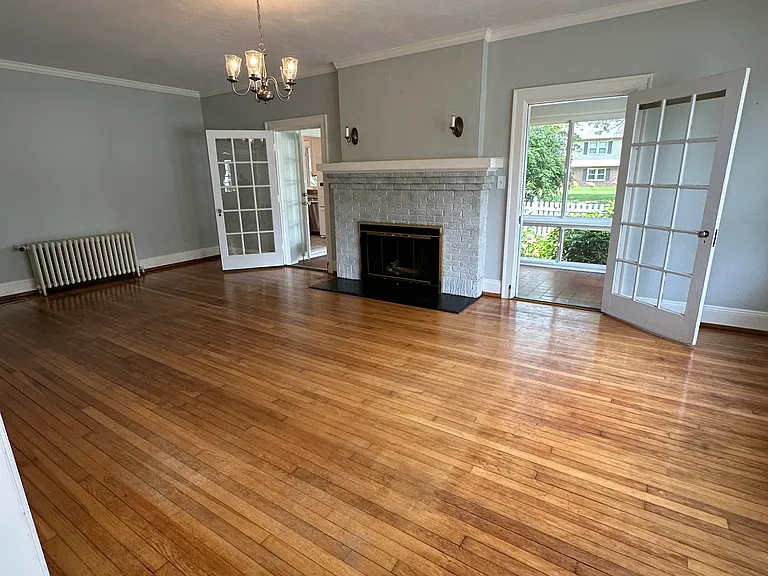 209 Randolph Cir — Photo 12