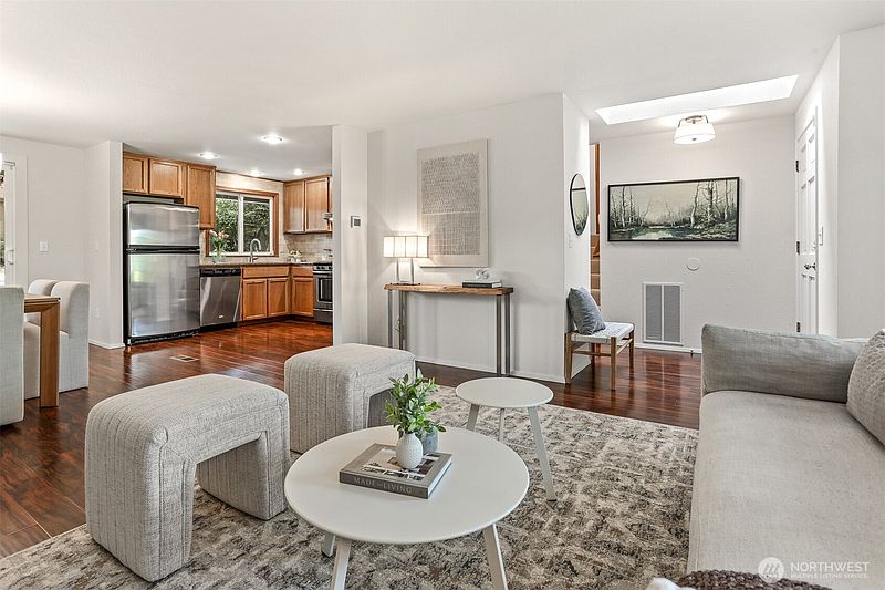 4th image of 14855 SE 10th Place