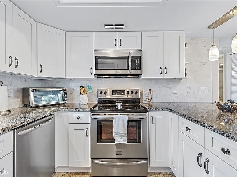 4205 SE 19th Ave #202 — Photo 6