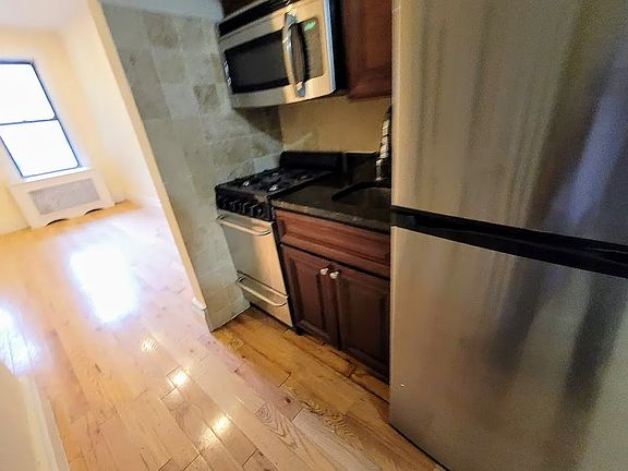 3rd image of 533 3rd Ave #4R
