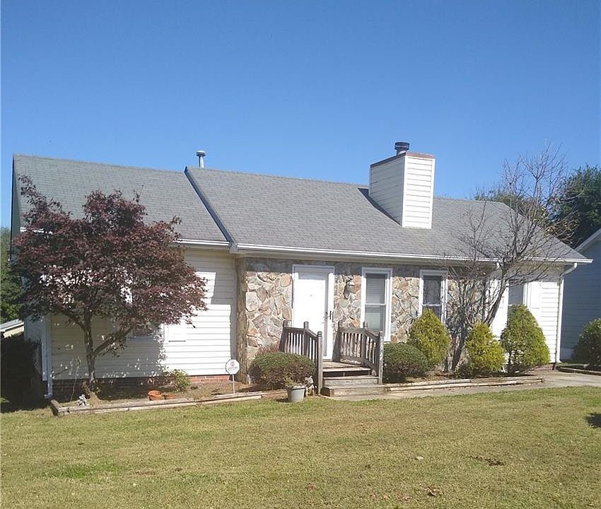 2nd image of 1716 Bristol Rd