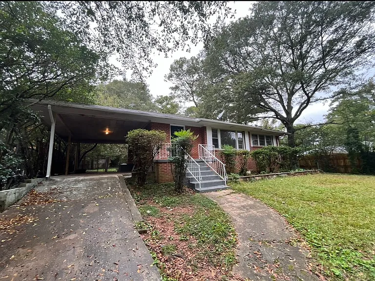 1381 Oakview Cir — Photo 2