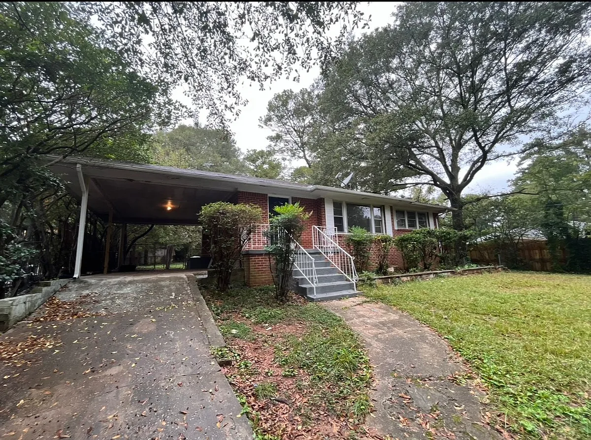 Building Photo - 1381 Oakview Cir