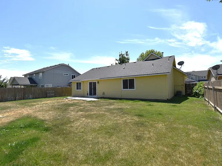 354 E Carver Dr — Photo 22