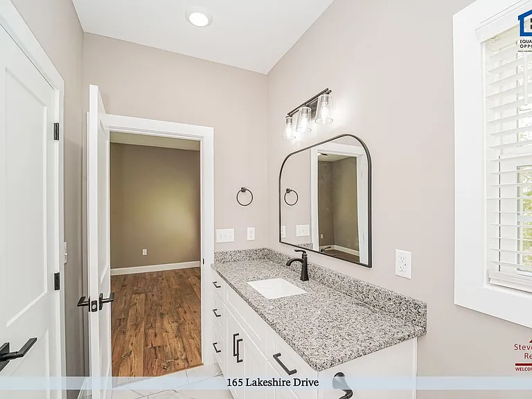 165 Lakeshire Dr — Photo 15