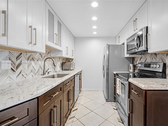 5th image of 2058 Cambridge Cir #C