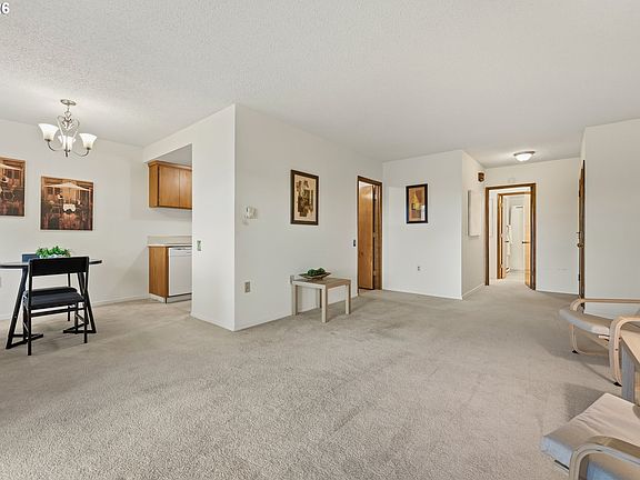 5th image of 11490 SW Crown Dr Unit 2