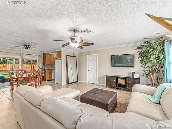 4th image of 1387 SE Petunia Ave