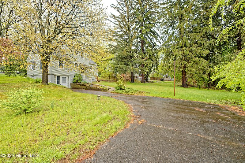 4th image of 426 N Greenbush Road