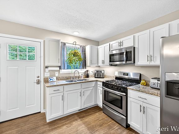 5th image of 1321 N Scenic Dr