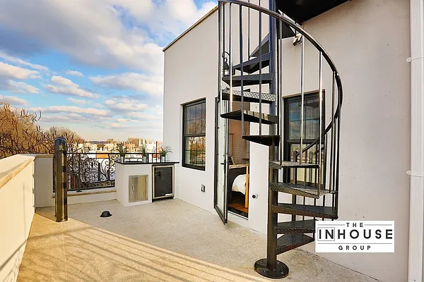 Sold by The InHouse Group | media 12