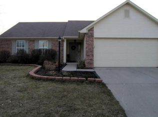 12966 Whitehaven Ln, Fishers, IN 46038